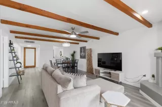 Photo #4: 6987326 Listing