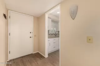 Photo #5: 6987395 Listing