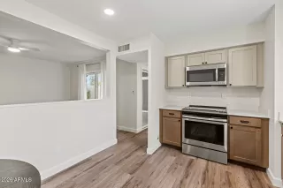 Photo #6: 6987736 Listing