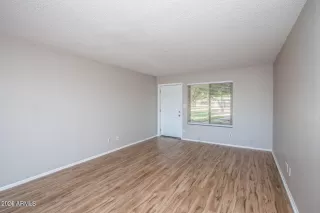 Photo #6: 6987916 Listing 