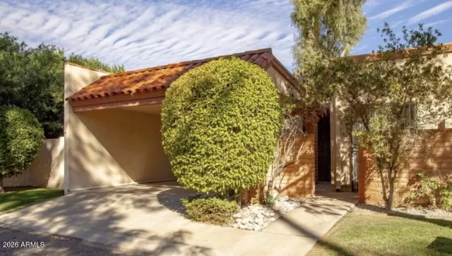 MLS: 6989066 Condo For Sale