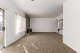 Photo #6: 6989302 Listing