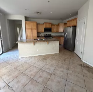 Photo #5: 6989327 Listing