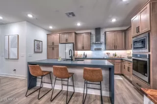 Photo #5: 6989376 Listing