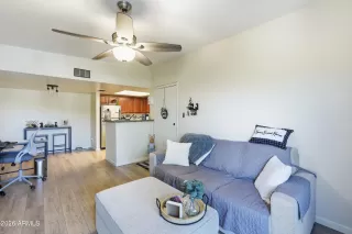 Photo #5: 6989738 Listing