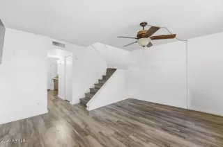 Photo #4: 6989774 Listing