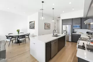 Photo #3: 6989843 Listing