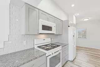 Photo #3: 6989905 Listing 