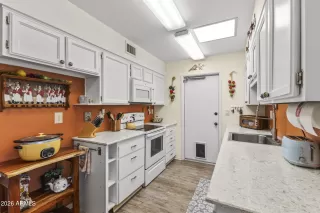 Photo #5: 6990139 Listing