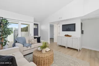 Photo #6: 6990257 Listing