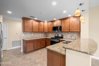 Photo #5: 6991097 Listing