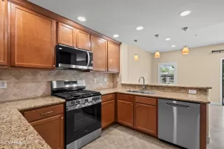 Photo #6: 6991097 Listing