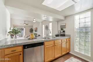 Photo #5: 6991418 Listing