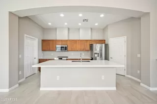 Photo #5: 6991421 Listing