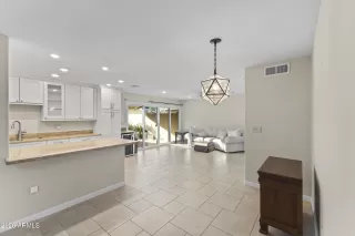 Photo #5: 6991717 Listing