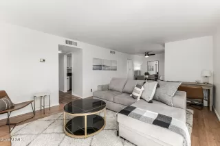 Photo #5: 6991871 Listing 