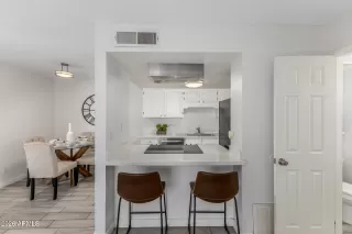 Photo #4: 6992440 Listing