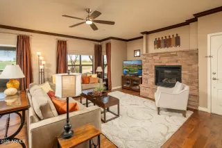 Photo #5: 6992445 Listing