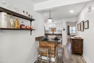 Photo #5: 6992917 Listing