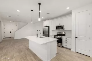 Photo #5: 6993717 Listing 