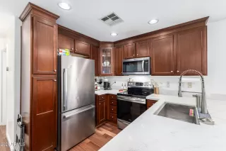 Photo #5: 6994527 Listing