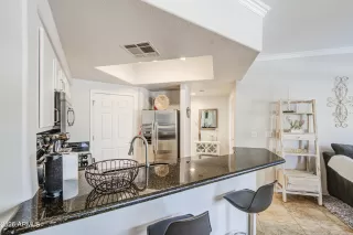 Photo #4: 6995253 Listing