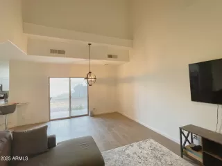 Photo #5: 6995322 Listing