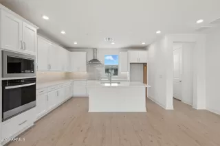 Photo #5: 6995341 Listing