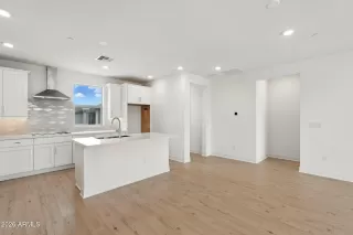 Photo #6: 6995341 Listing