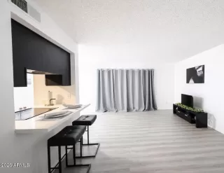 Photo #3: 6995801 Listing 