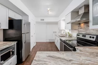 Photo #6: 6996030 Listing 