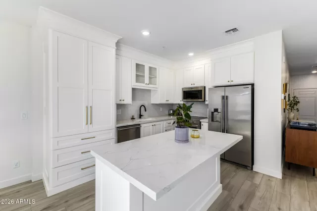 MLS: 6996133 Condo For Sale