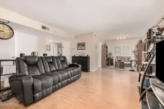 Photo #6: 6996443 Listing 