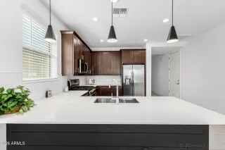 Photo #6: 6996988 Listing 