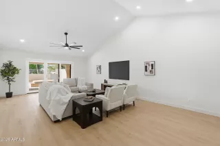 Photo #3: 6997309 Listing 