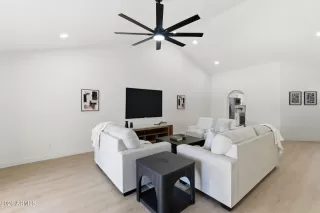 Photo #4: 6997309 Listing 