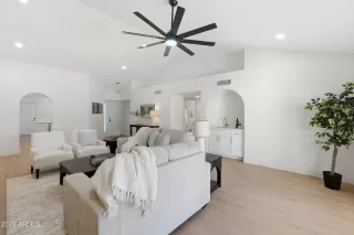 Photo #5: 6997309 Listing 