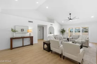 Photo #6: 6997309 Listing 