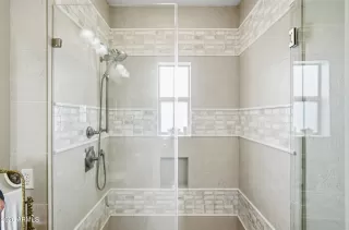 Photo #5: 6997662 Listing 