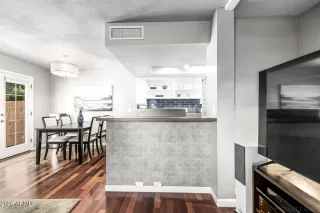 Photo #1: 6997838 Listing 