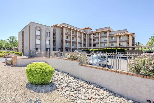 MLS: 6998004 Condo For Sale