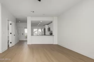 Photo #2: 6998132 Listing