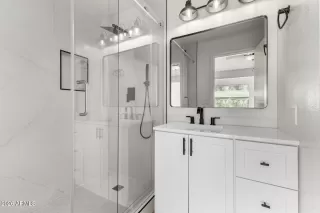 Photo #4: 6998132 Listing