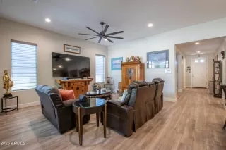 Photo #4: 6998280 Listing