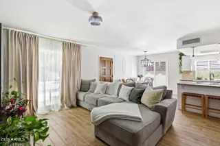 Photo #5: 6998637 Listing 