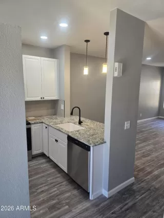 Photo #5: 7001660 Listing