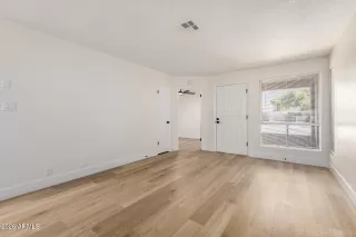 Photo #5: 7001678 Listing 