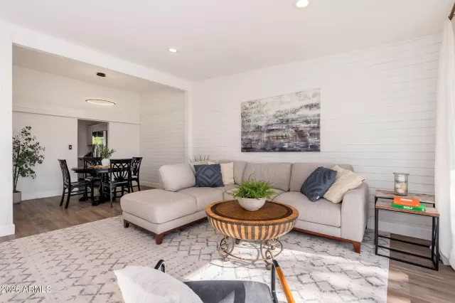 MLS: 7002193 Condo For Sale