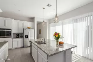 Photo #6: 7003428 Listing