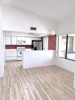 Photo #4: 7004123 Listing